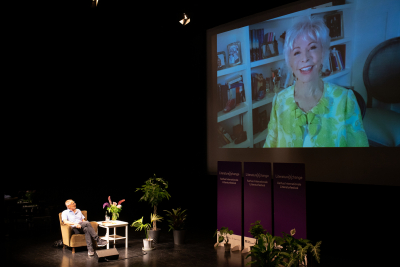 Isabel Allende med live på storskærm