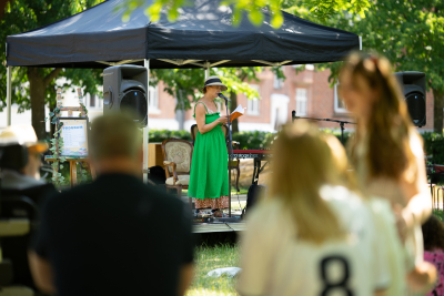 Litteratur i parken ved Folkehuset Ankersgade.