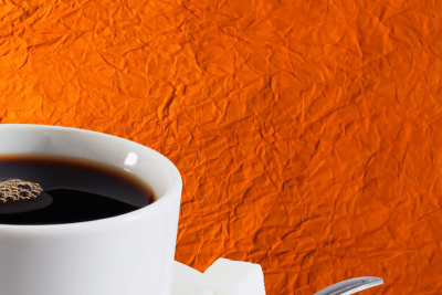 Kaffekop på orange baggrund