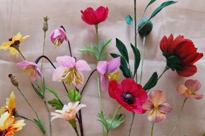 Farverige papirblomster
