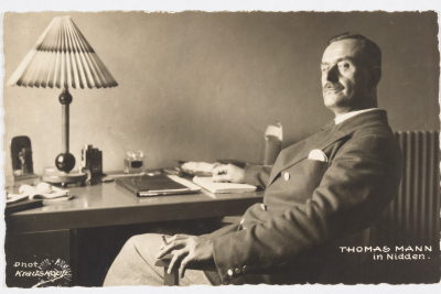 Thomas Mann ved sit skrivebord