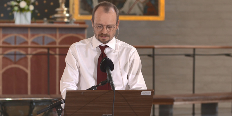 Peter Adolphsen holder tale i Vor Frue Kirke