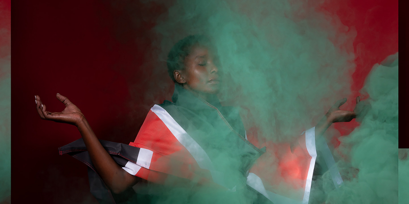 Billedkunstneren Michelle Eistrup arbejder med identitet og krop, her i værket BelONGING Vexillum fra 2019. Fotocredit: Michelle Eistrup